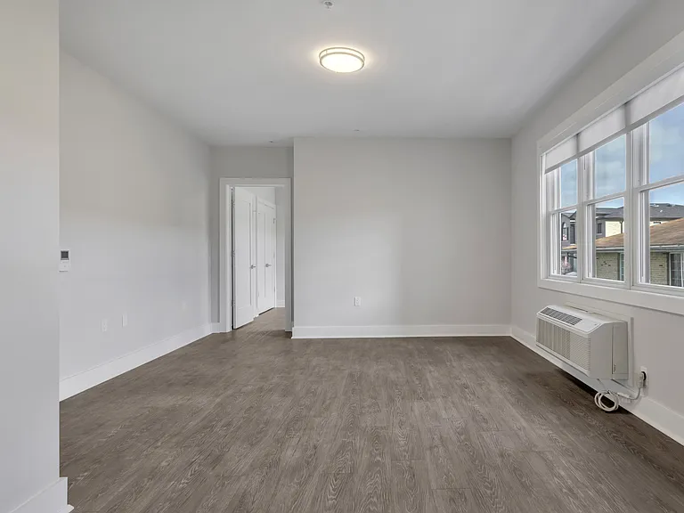 491 Walker St #3C — Photo 6