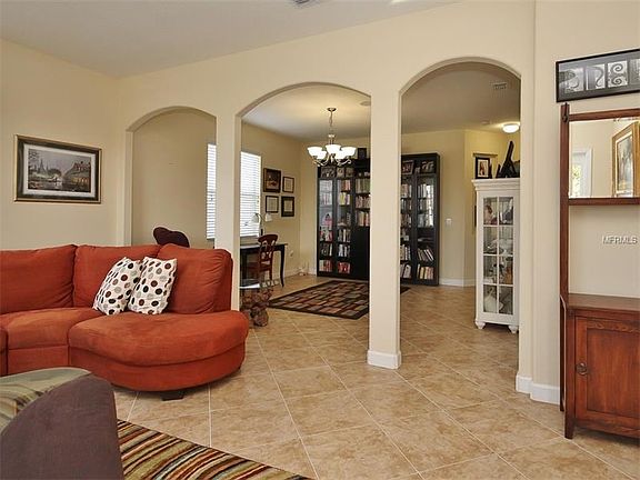 5th image of 3943 Buckinghamshire Dr