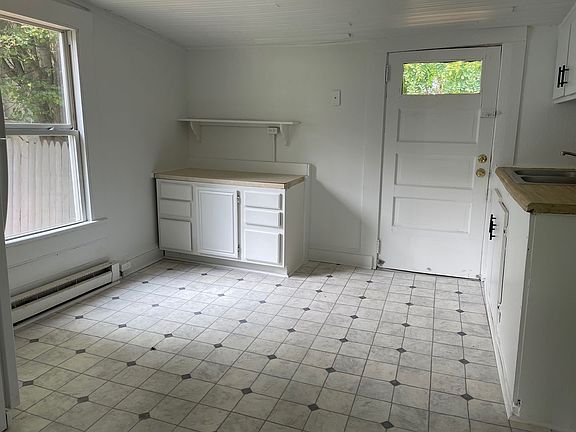 4th image of 2127 Hanover St