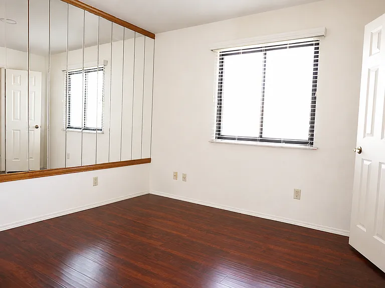 426 E Susan Ln — Photo 34