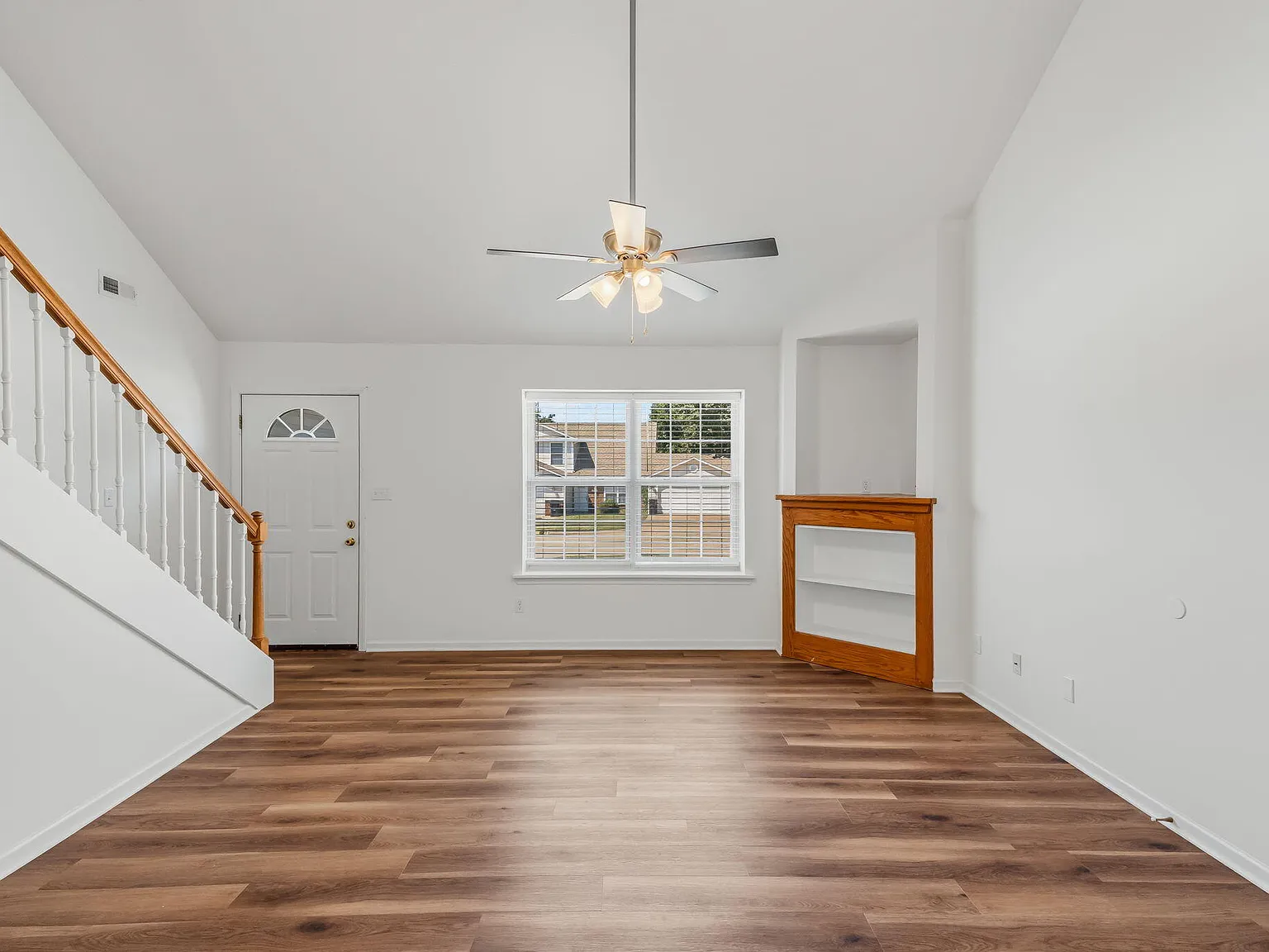3 bed, 2.0 bath, 1700 sqft, $1,550 — Photo 2
