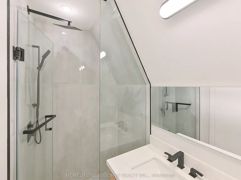 997 Dufferin St #UPPER — Photo 15
