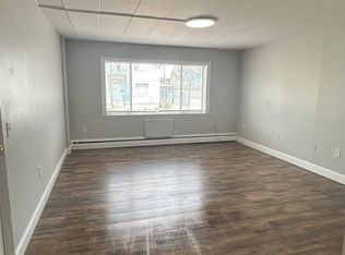 800 Weeden St #4B, Pawtucket, RI 02860