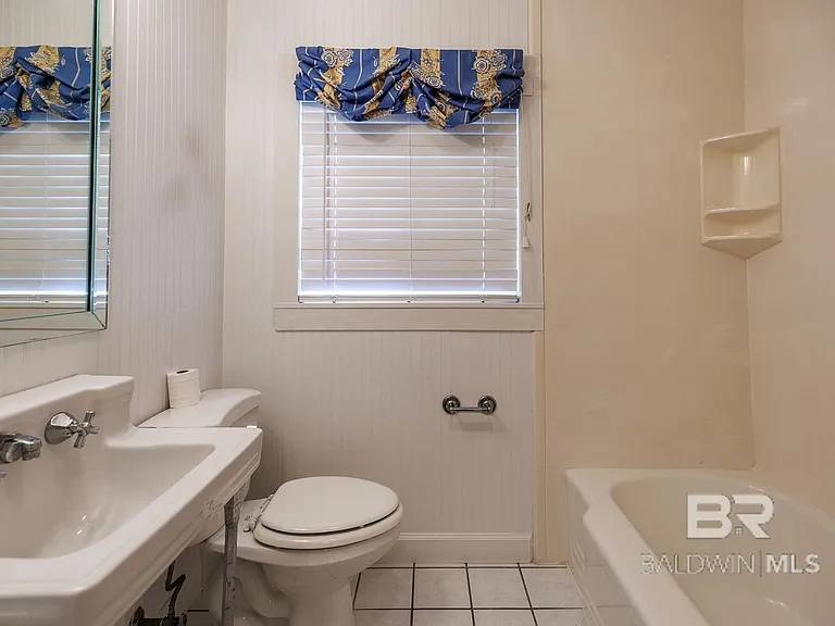 208 Pinecrest Ln — Photo 15