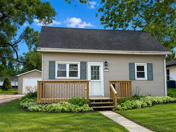 202 W Cedar St, Le Roy, IL 61752