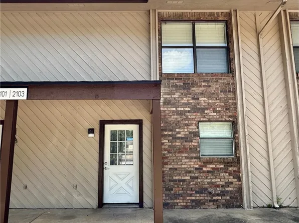 2103 N East Oaks Dr, Fayetteville, AR 72703