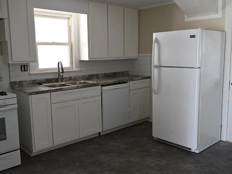 109 Harris St — Photo 3