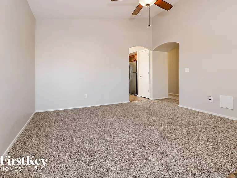 1071 S 224th Ln — Photo 4