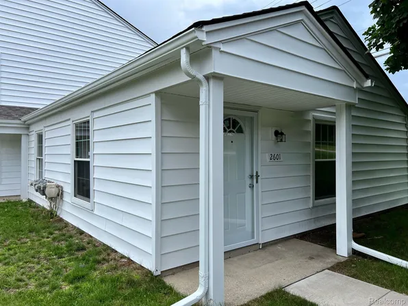 2601 Thornbrier Ct #2, Lake Orion, MI 48360