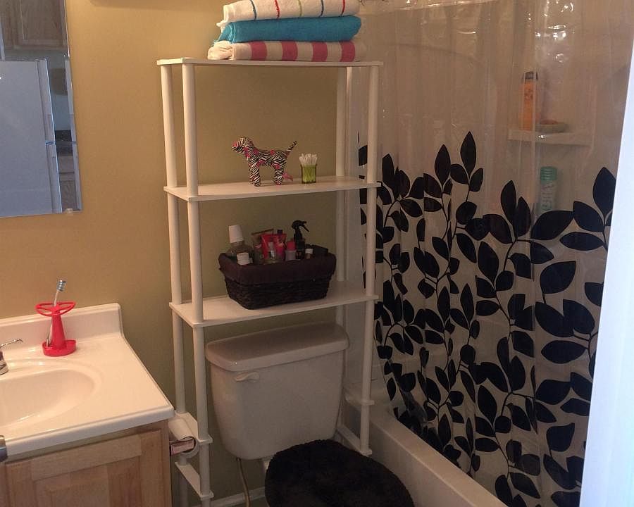 1st image of 1492 Hobart Ave APT 1