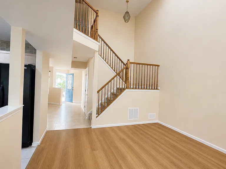 13 Amy Dr — Photo 2