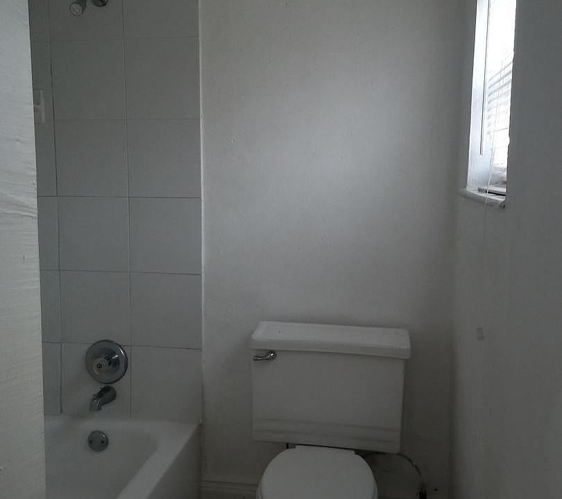 2nd image of 840 NW 10th St #5572723