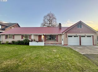 144 Briarcliff Dr, Eugene, OR 97404