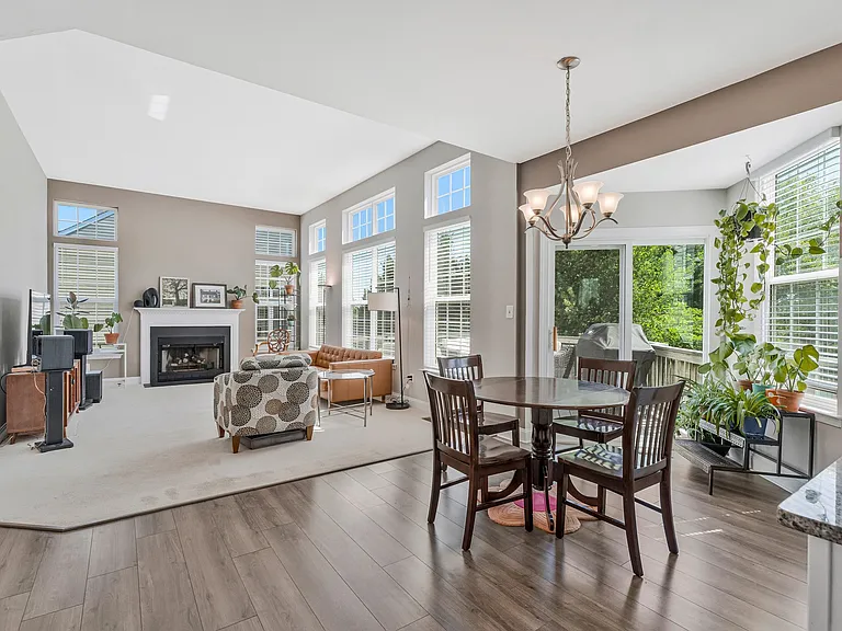 611 Curtin Pl SE — Photo 17