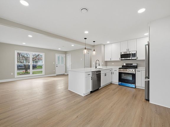 3rd image of 327 Fremont Ave
