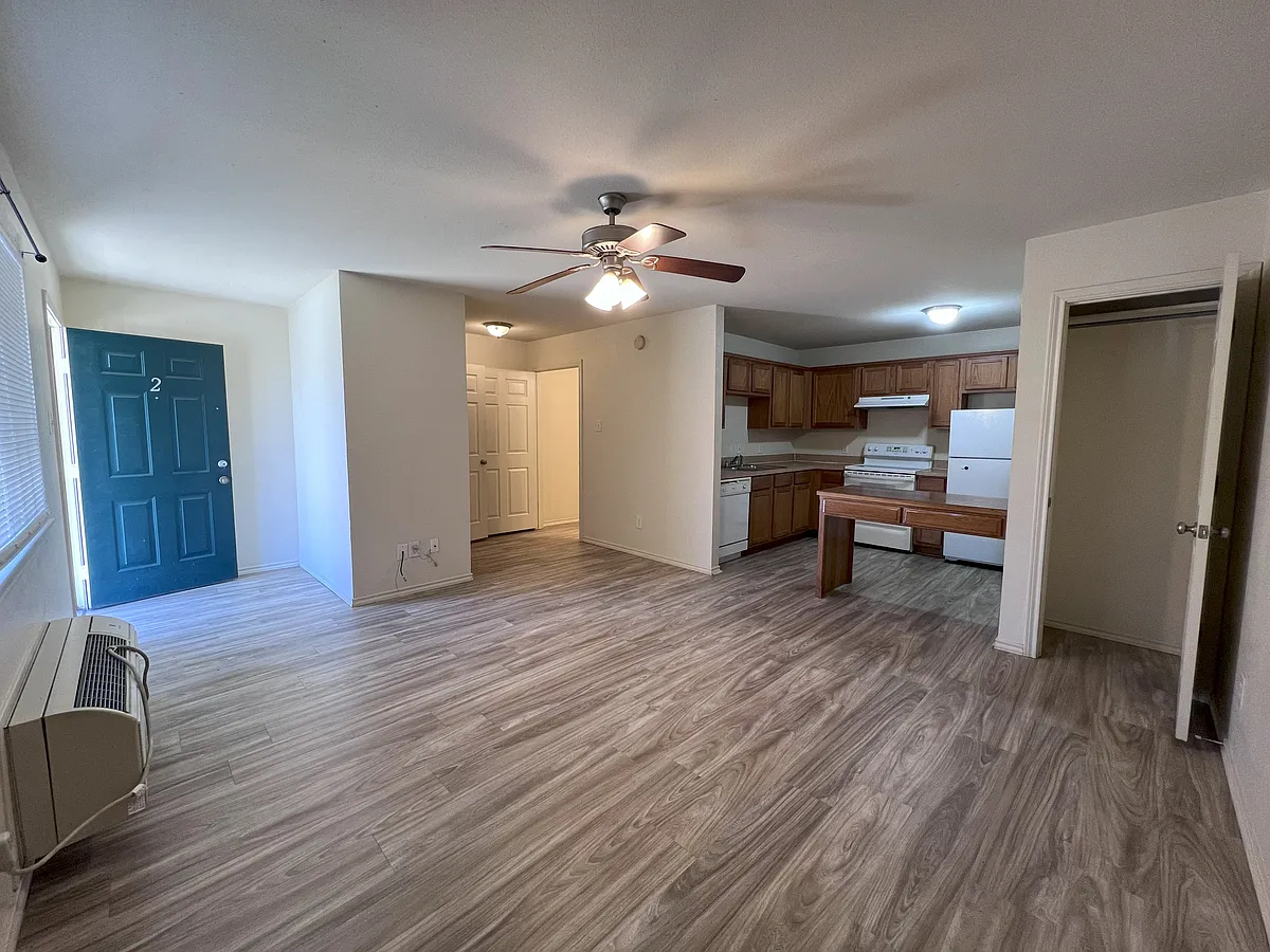 Building Photo - 630 Schmitz Ave #6