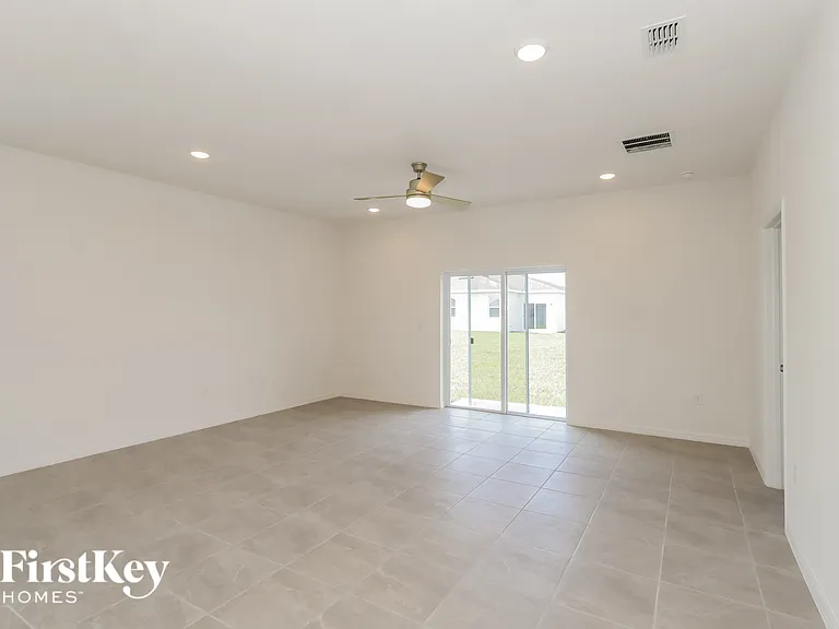 430 Reina Way — Photo 2
