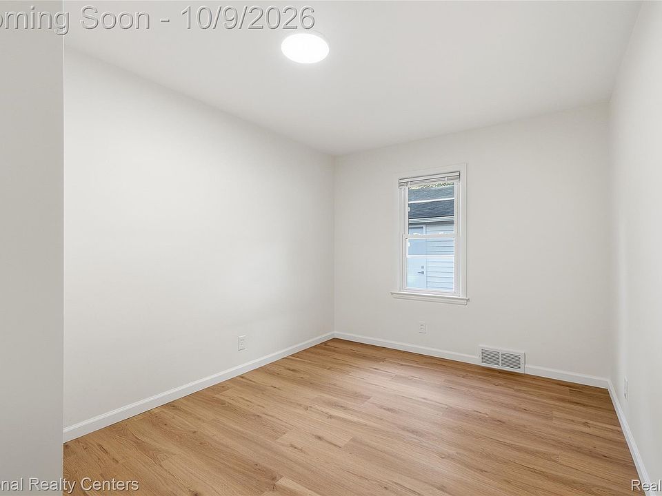 2403 Crooks Rd, photo 22