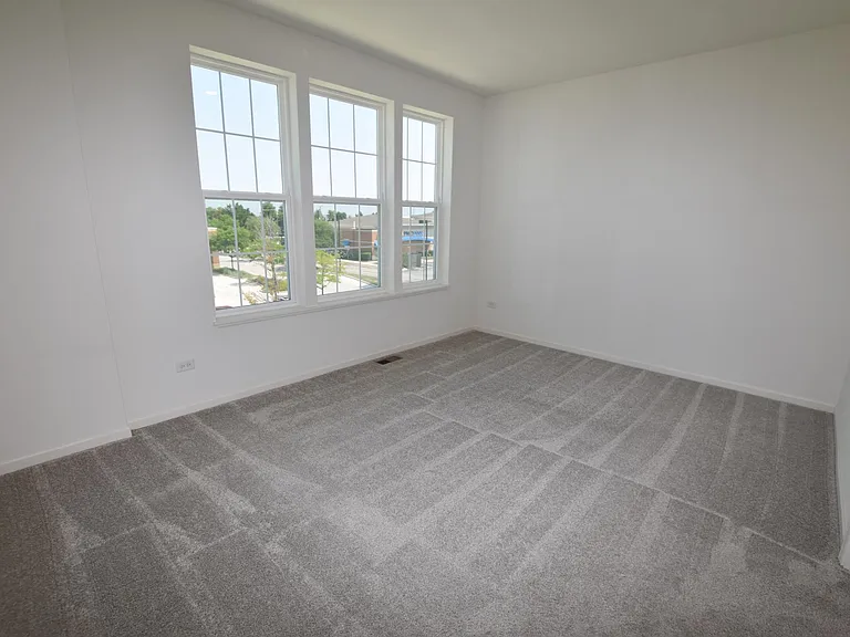 2945 Showplace Dr — Photo 37