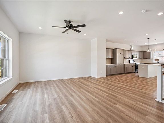 4th image of 4723 Preston Ln