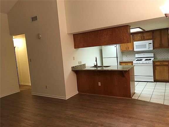 3rd image of 306 Tamara Dr APT A