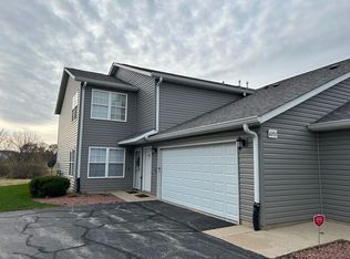 6353 Oak Crest Ln, Loves Park, IL 61111