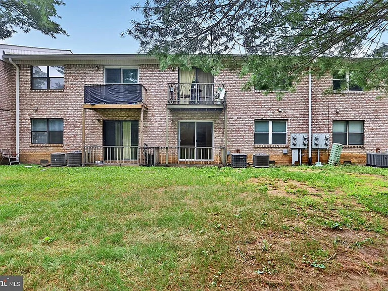 1807 Silver Ct — Photo 29
