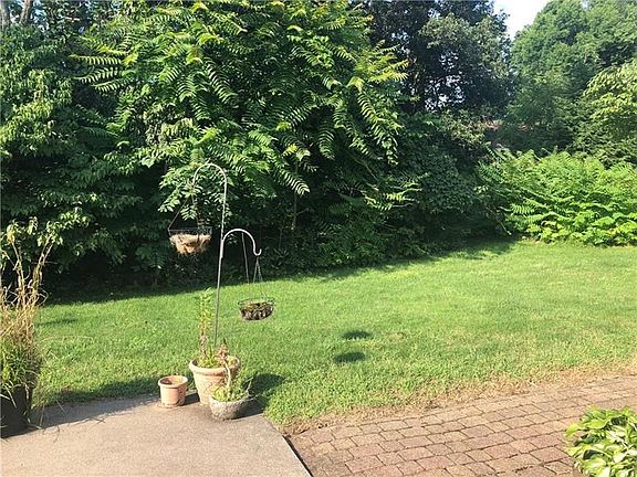 3rd image of 606 Woodburn Ln