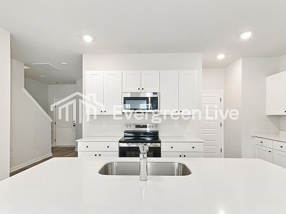 5th image of 165 Green Thistle Way