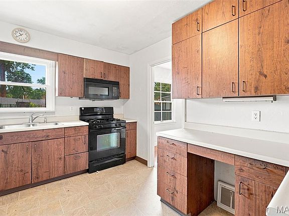 5th image of 928 Poinsetta Ln
