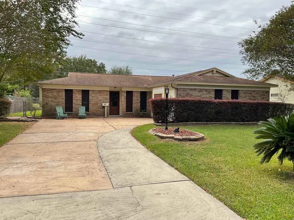1415 N 15th St, Nederland, TX 77627