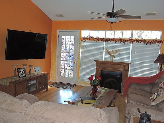4th image of 5906 Country Walk Dr