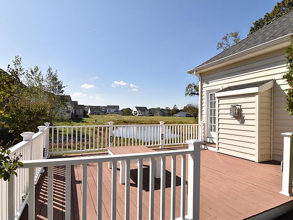 2nd image of 37387 Oxford Ct