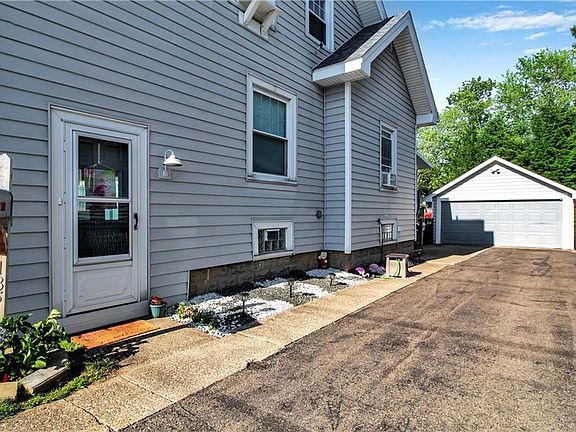 2nd image of 185 Lake St