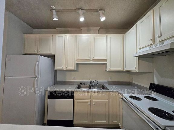3rd image of 2705 Mayfair Dr #H-103