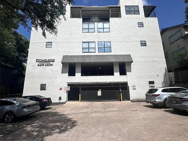 2409 Leon St #205 — Photo 17