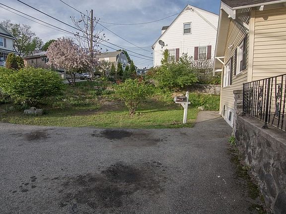 4th image of 1110 Essex St