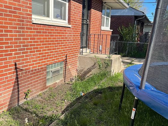 3rd image of 393 Clyde Ave