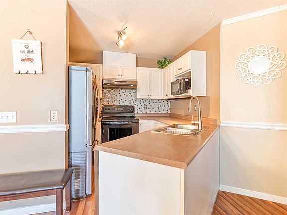 5th image of 605 E 19th St SE #302