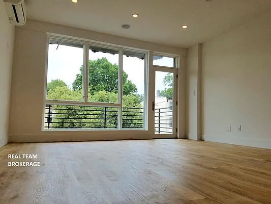 Rented by Real Team Brokerage | media 14