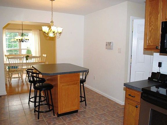 Kitchen Island add extra seating and storage