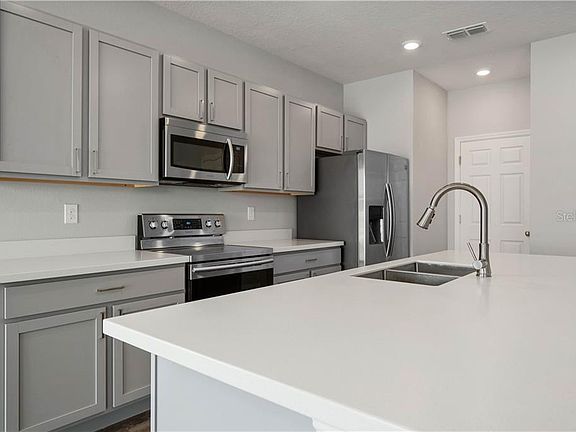 4th image of 209 Maple Dr