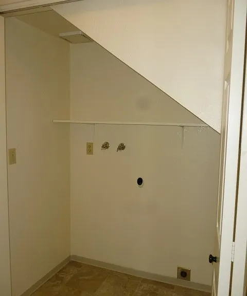 1110 Woodrow Ln — Photo 9