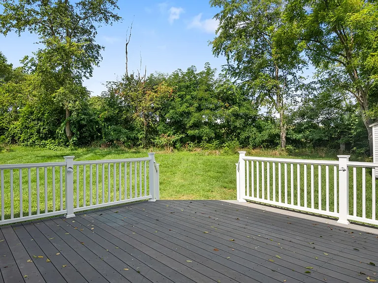 385 Warren St — Photo 18