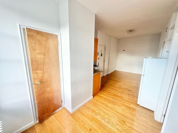 5th image of 79 Thompson St APT 14