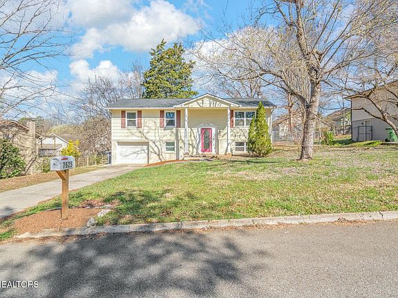 3rd image of 7625 Hawthorne Dr