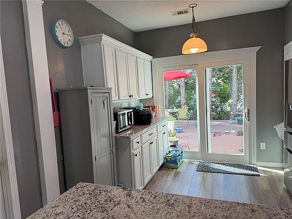 5th image of 2613 Regent Walk Dr
