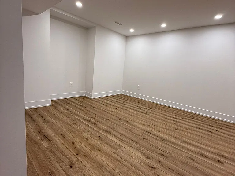29 Charnwood Pl #BASEMENT — Photo 2