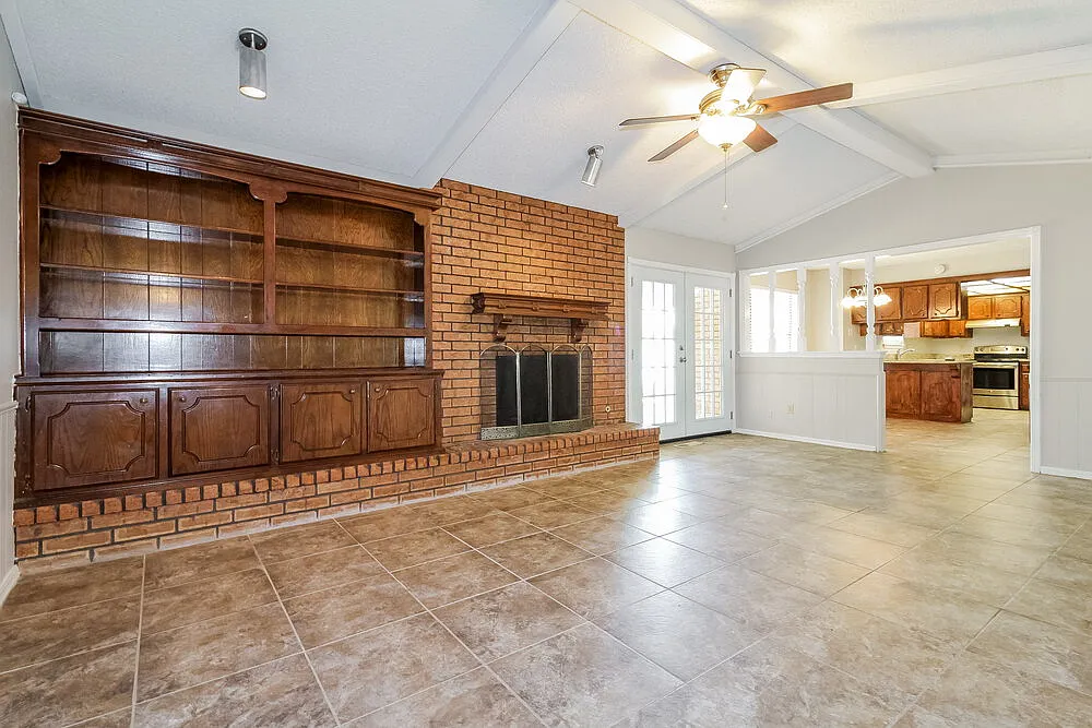 3 bed, 2.0 bath, 1923 sqft, $1,890 — Photo 4