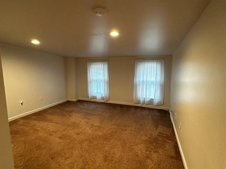 1527 W 36th St #2 — Photo 20